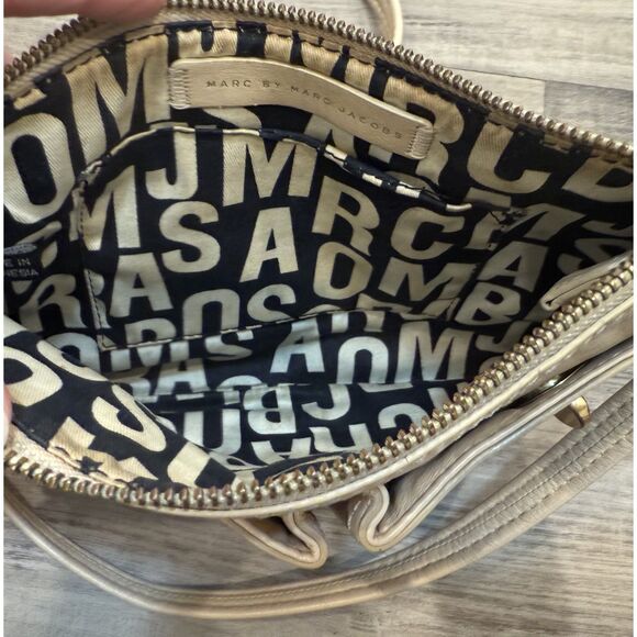 Marc by Marc Jacobs Cream Leather Crossbody Bag - Picture 7 of 9